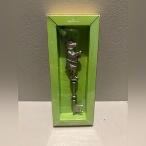 NWT- Hallmark pewter Easter Bunny magical Key w/ribbon - kids holiday believe